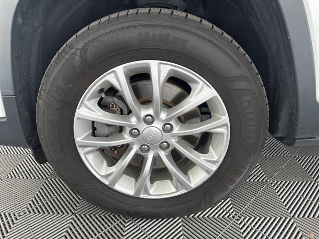 used 2019 Jeep Cherokee car, priced at $12,499