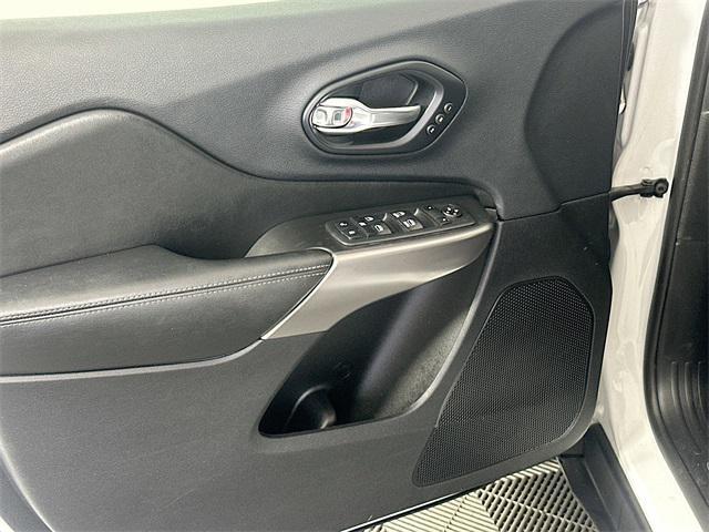 used 2019 Jeep Cherokee car
