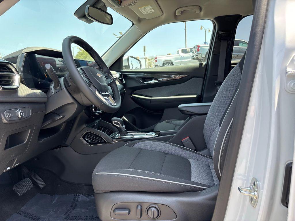 new 2025 Chevrolet TrailBlazer car, priced at $26,325