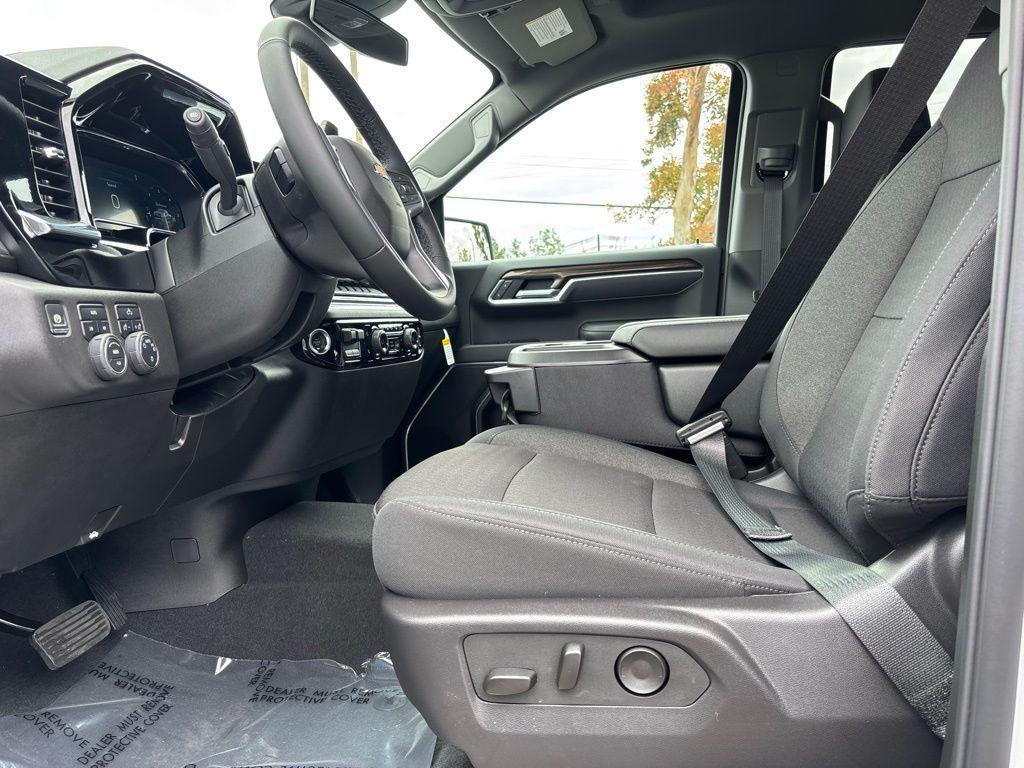 new 2025 Chevrolet Silverado 1500 car, priced at $43,095
