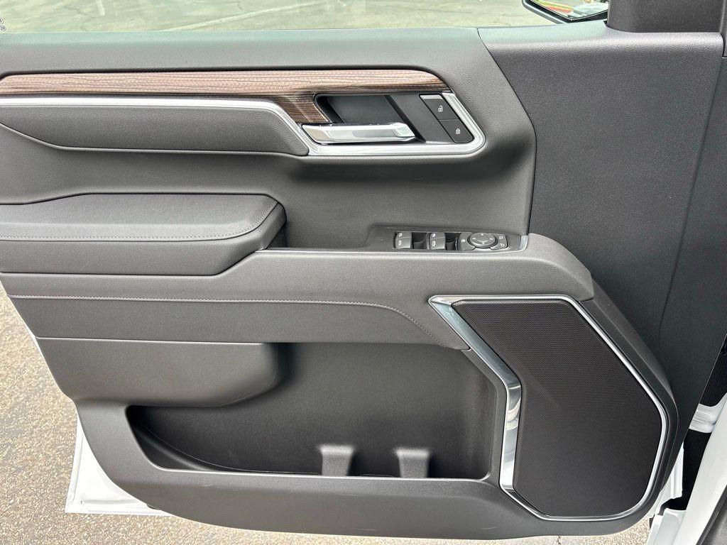 new 2025 Chevrolet Silverado 1500 car, priced at $43,095