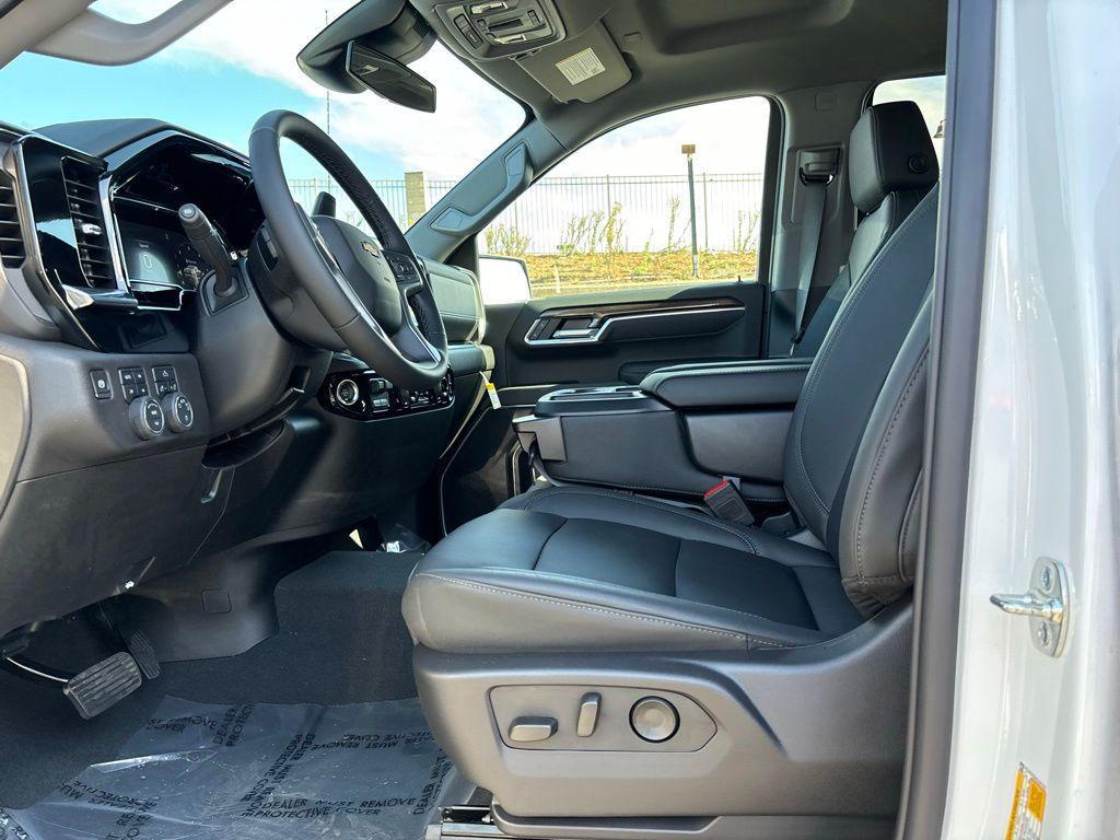 new 2025 Chevrolet Silverado 1500 car, priced at $52,770