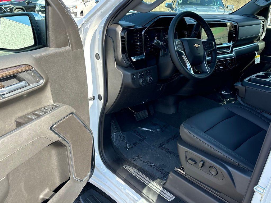 new 2025 Chevrolet Silverado 1500 car, priced at $52,770
