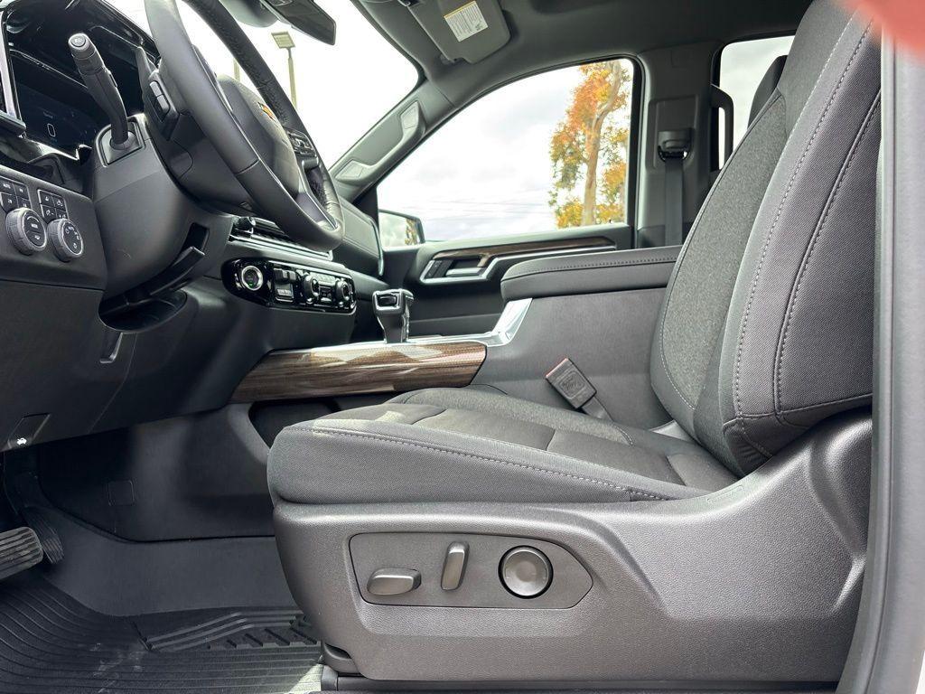new 2025 Chevrolet Silverado 1500 car, priced at $52,079