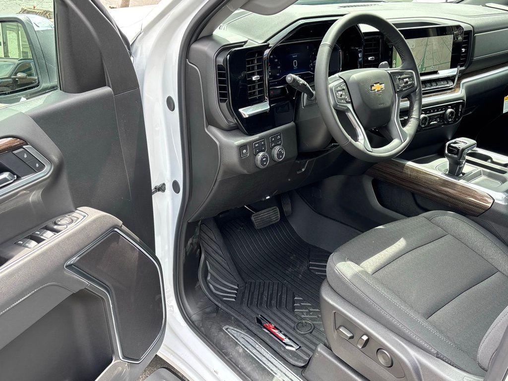 new 2025 Chevrolet Silverado 1500 car, priced at $52,079