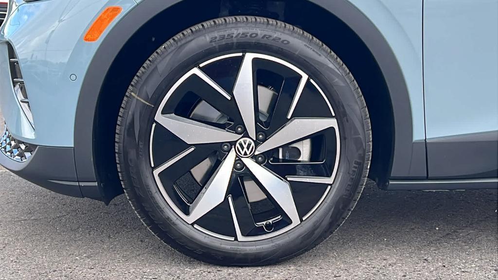 new 2025 Volkswagen ID.4 car, priced at $47,766