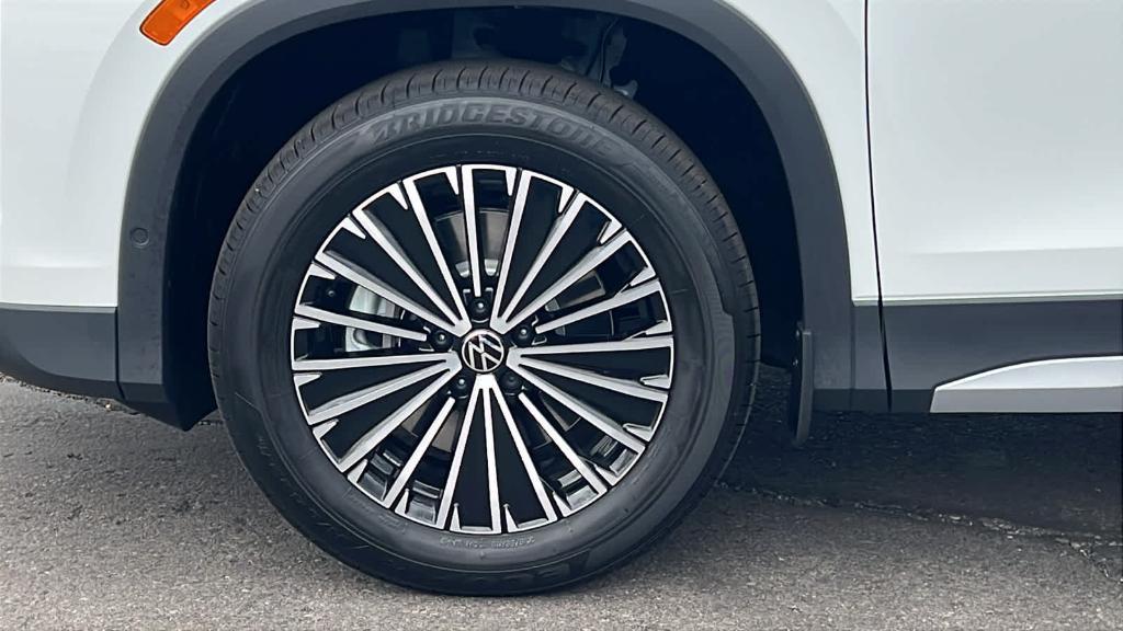 new 2025 Volkswagen Tiguan car, priced at $33,189