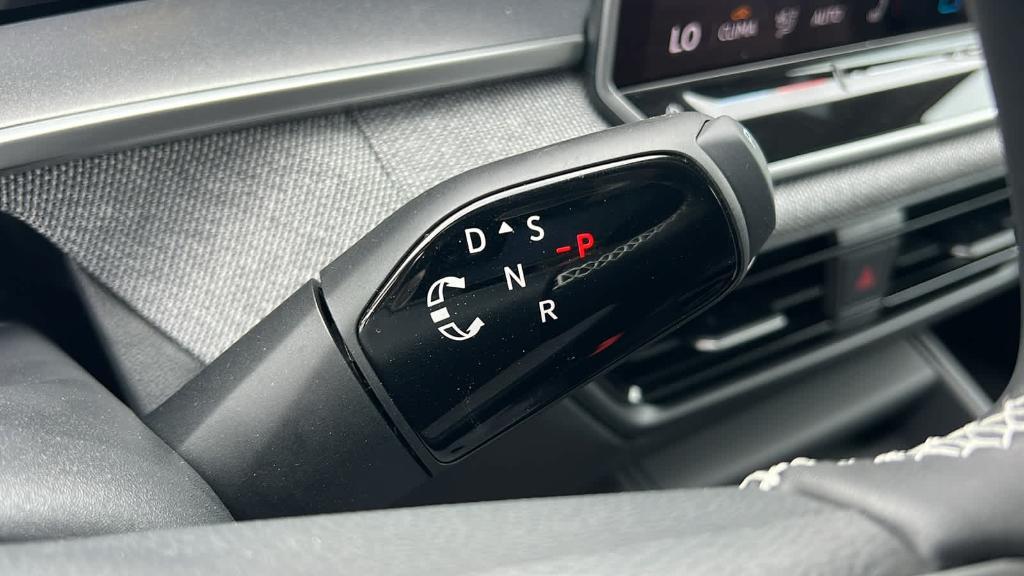 new 2025 Volkswagen Tiguan car, priced at $33,189