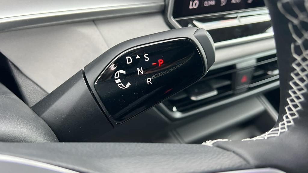 new 2025 Volkswagen Tiguan car, priced at $36,094