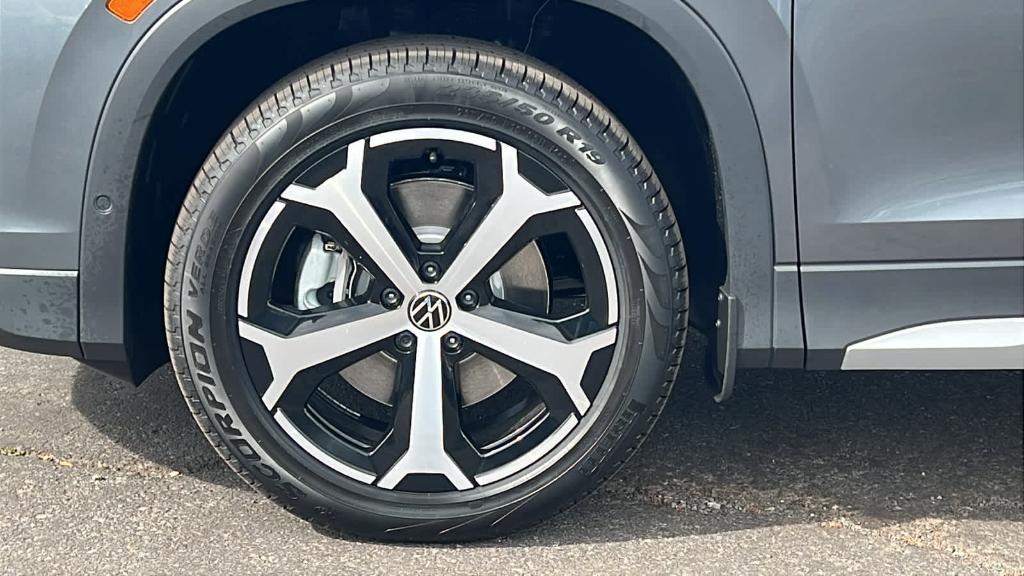 new 2025 Volkswagen Tiguan car, priced at $36,094