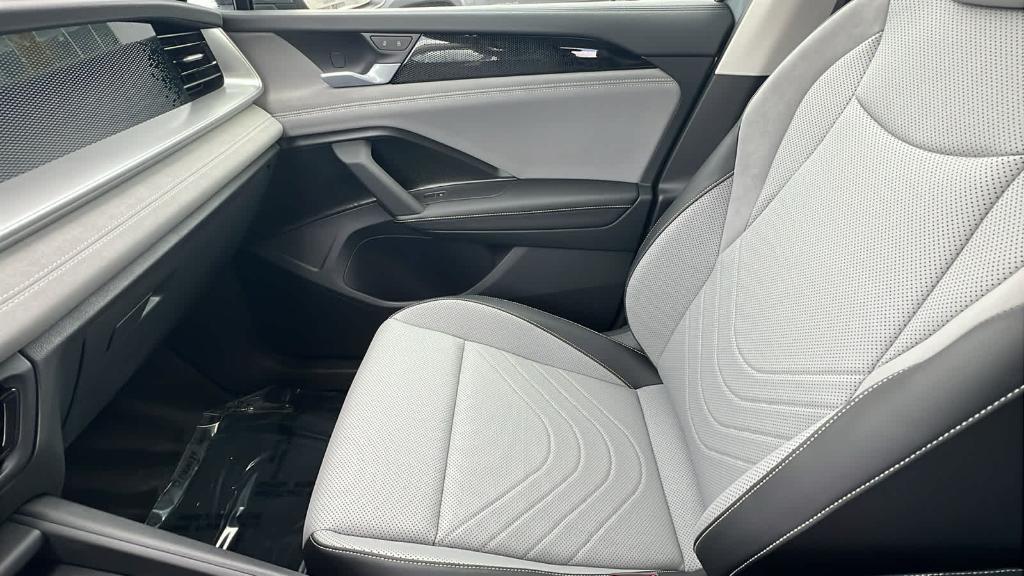 new 2025 Volkswagen Tiguan car, priced at $36,094