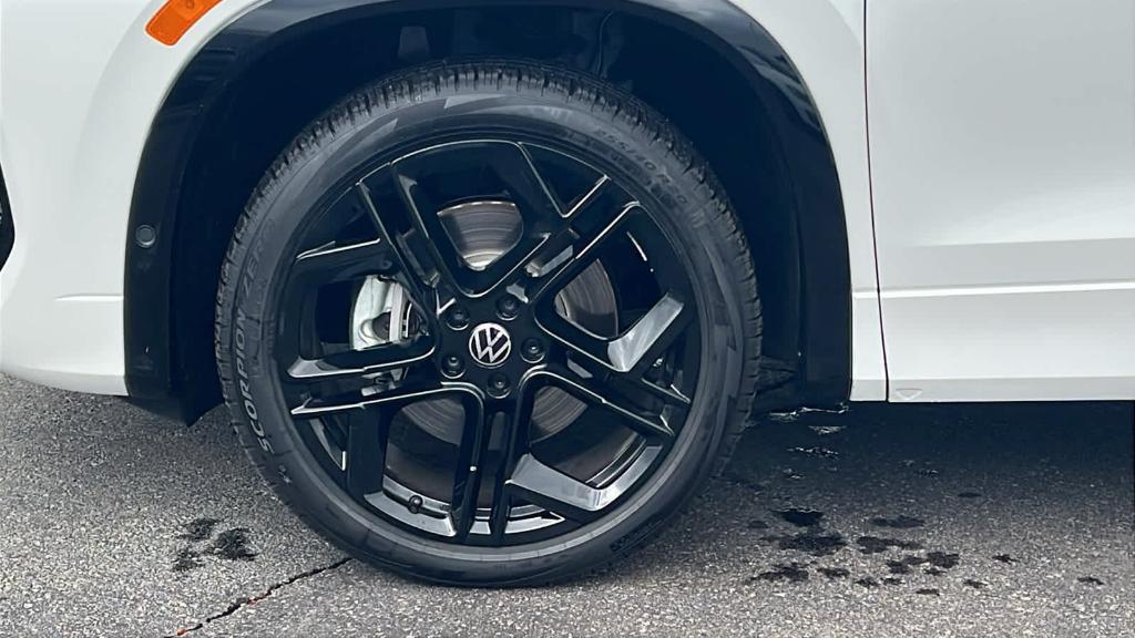 new 2025 Volkswagen Tiguan car, priced at $39,772
