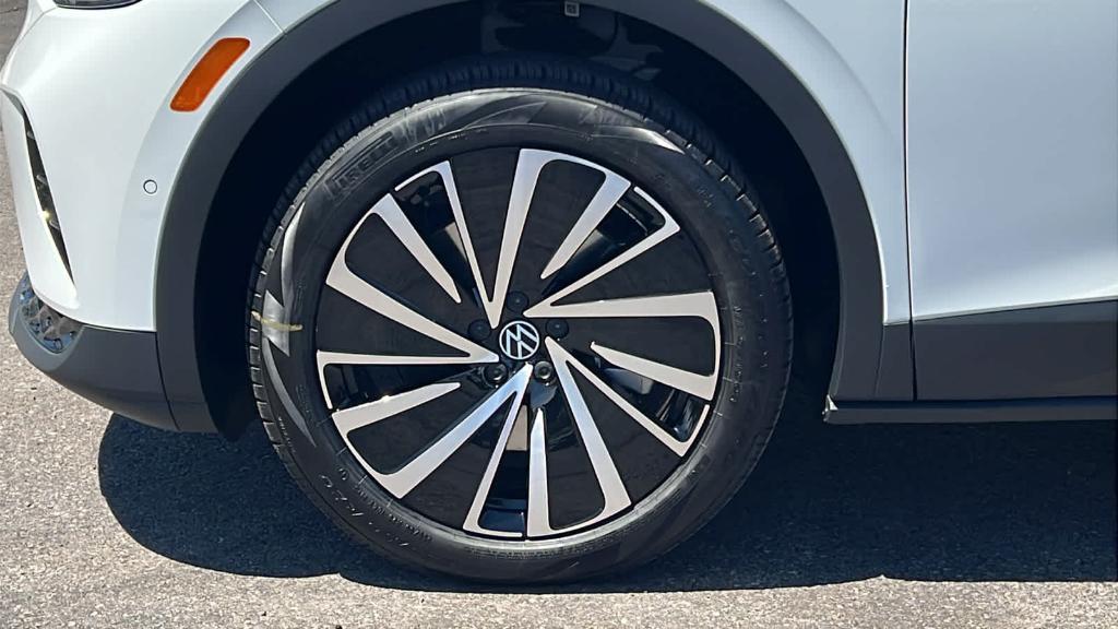 new 2025 Volkswagen ID.4 car, priced at $46,161