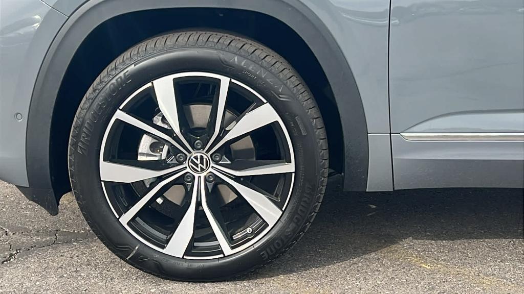 new 2026 Volkswagen Atlas car, priced at $57,304