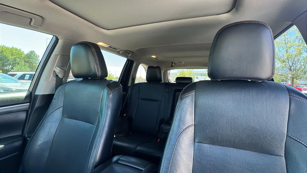 used 2018 Toyota Highlander car, priced at $24,287