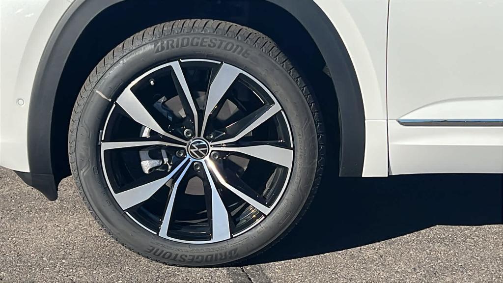 new 2026 Volkswagen Atlas Cross Sport car, priced at $55,813