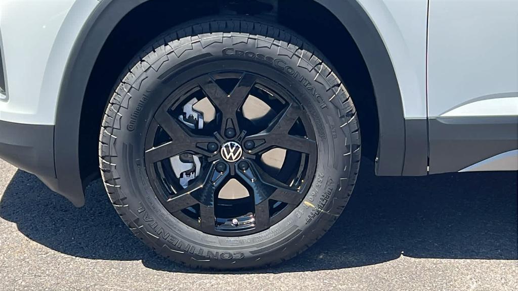 new 2025 Volkswagen Atlas car, priced at $44,118