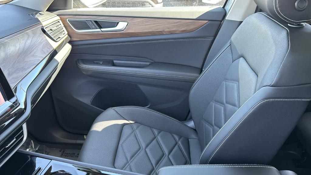 new 2025 Volkswagen Atlas car, priced at $47,582