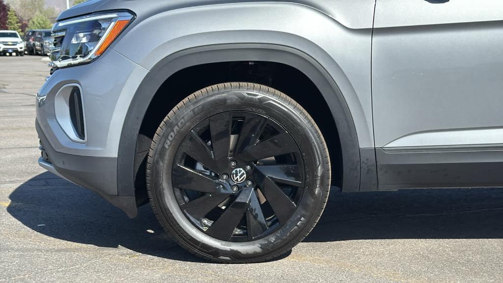 new 2025 Volkswagen Atlas car, priced at $47,582