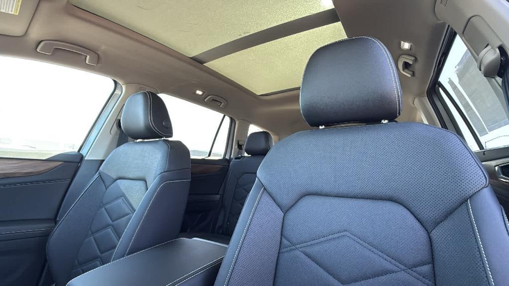 new 2025 Volkswagen Atlas car, priced at $47,582