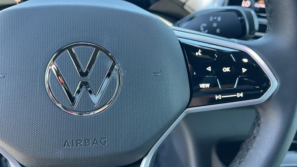 new 2025 Volkswagen ID.4 car, priced at $46,161