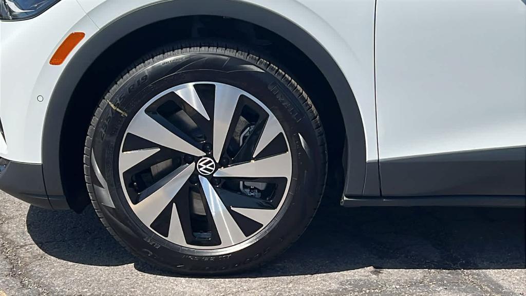 new 2025 Volkswagen ID.4 car, priced at $42,666