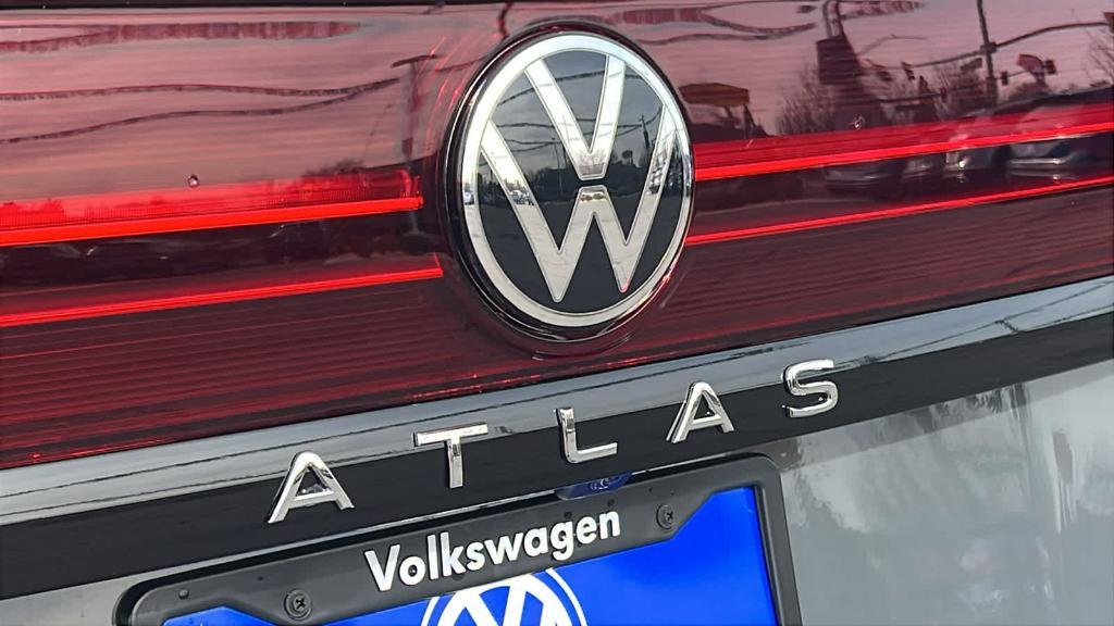 new 2025 Volkswagen Atlas car, priced at $48,004