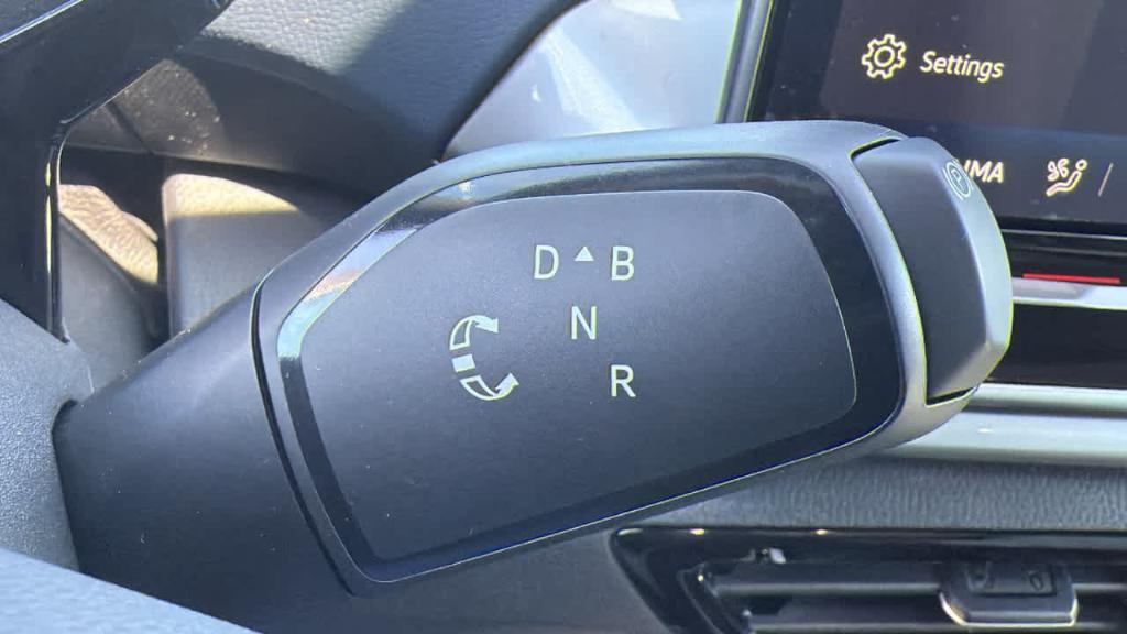 new 2025 Volkswagen ID.4 car, priced at $51,716