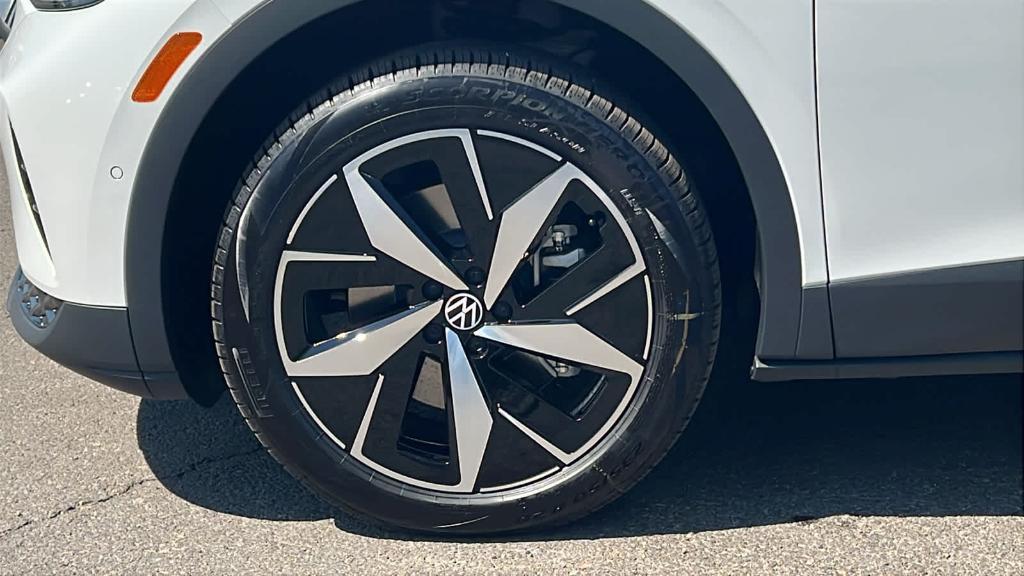 new 2025 Volkswagen ID.4 car, priced at $51,716