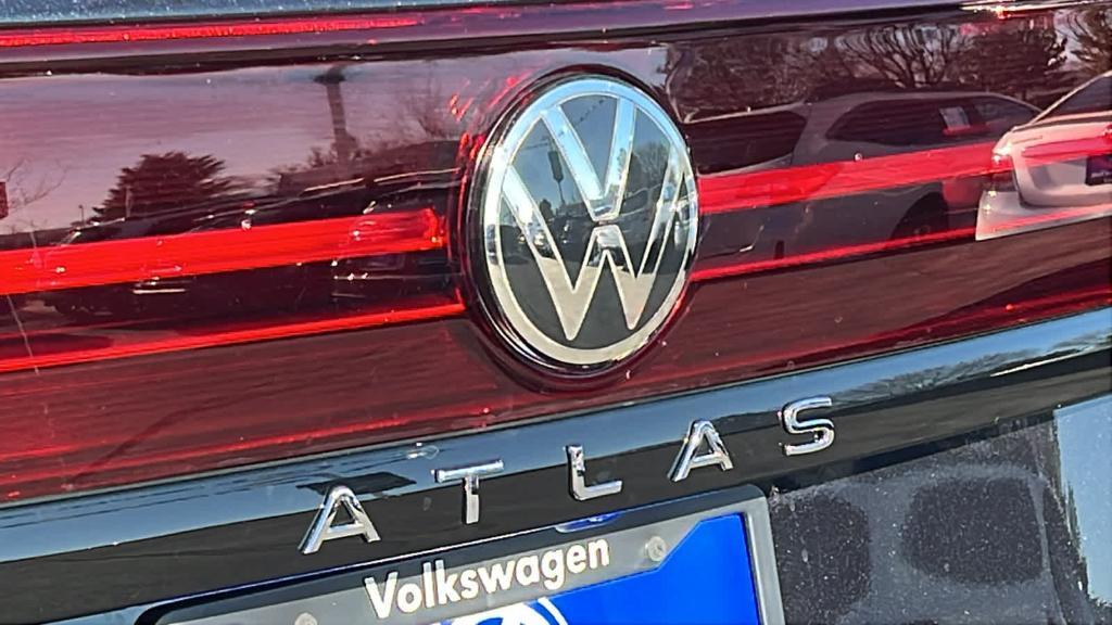 new 2025 Volkswagen Atlas car, priced at $47,586