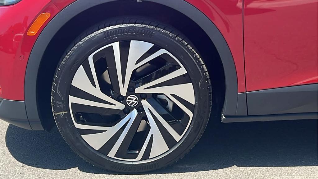 new 2025 Volkswagen ID.4 car, priced at $53,434