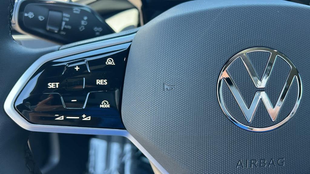 new 2025 Volkswagen ID.4 car, priced at $50,030
