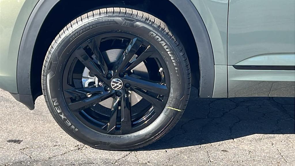 new 2026 Volkswagen Atlas Cross Sport car, priced at $51,340