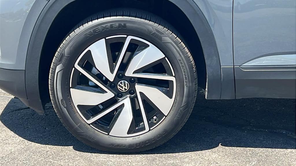 used 2025 Volkswagen Atlas car, priced at $40,579