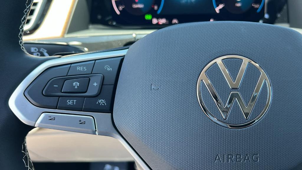 new 2025 Volkswagen Atlas car, priced at $43,101