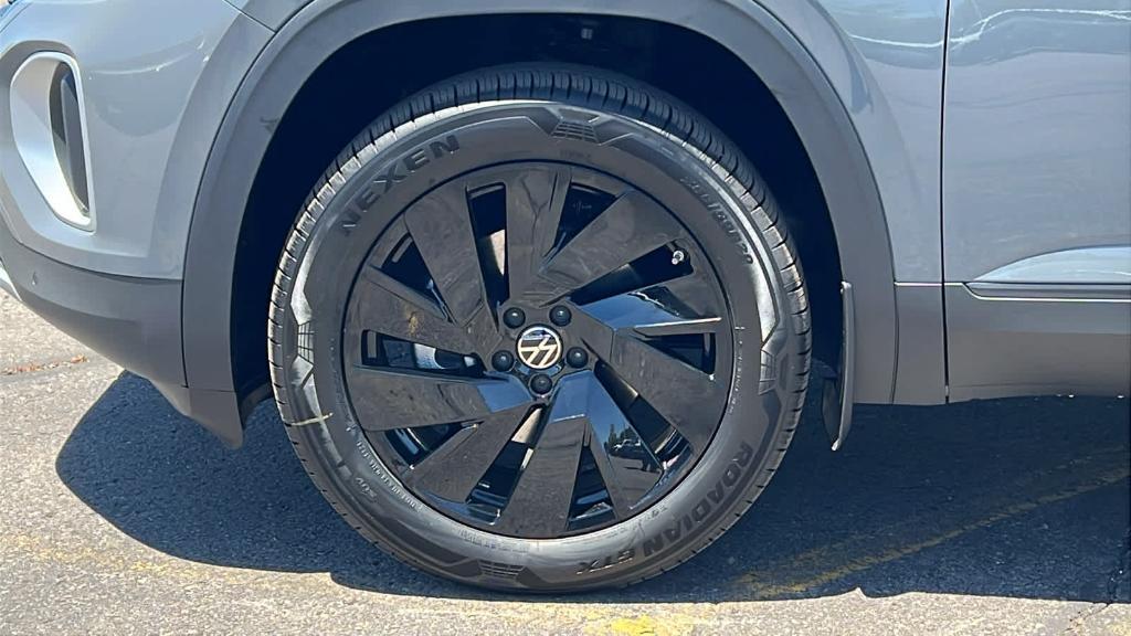 new 2025 Volkswagen Atlas car, priced at $43,101