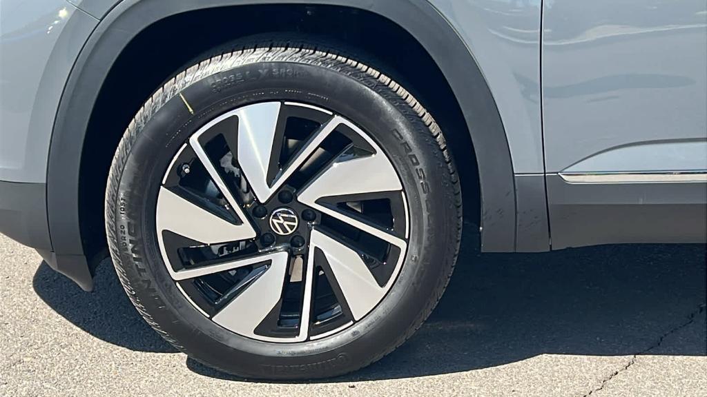 new 2025 Volkswagen Atlas car, priced at $48,489