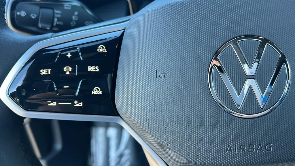 new 2025 Volkswagen ID.4 car, priced at $52,547