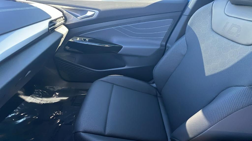 new 2025 Volkswagen ID.4 car, priced at $52,547