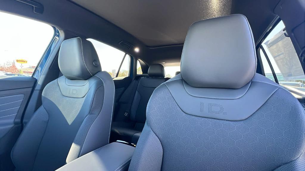 new 2025 Volkswagen ID.4 car, priced at $52,547