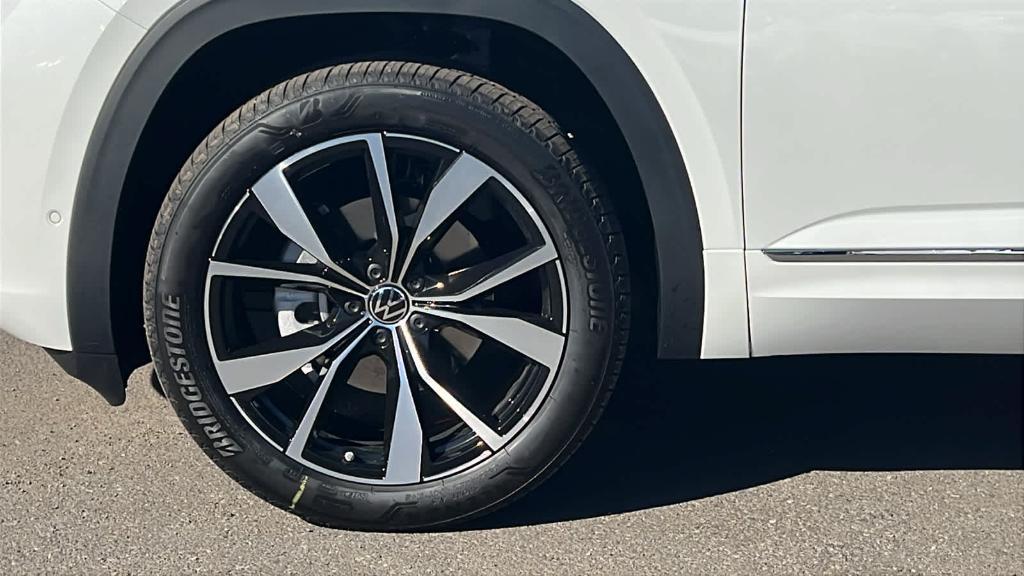 new 2026 Volkswagen Atlas Cross Sport car, priced at $56,056