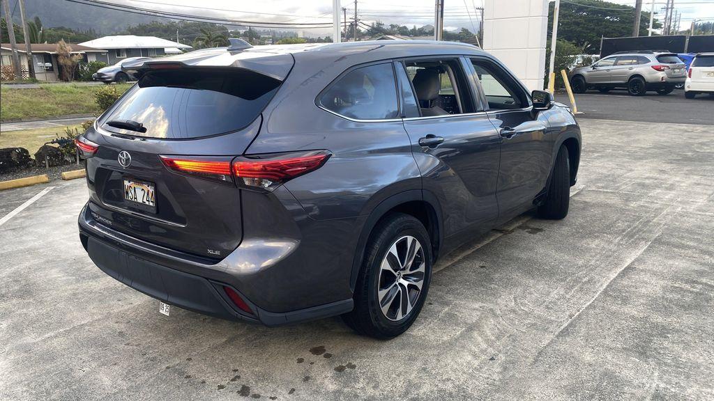 used 2022 Toyota Highlander car, priced at $34,778