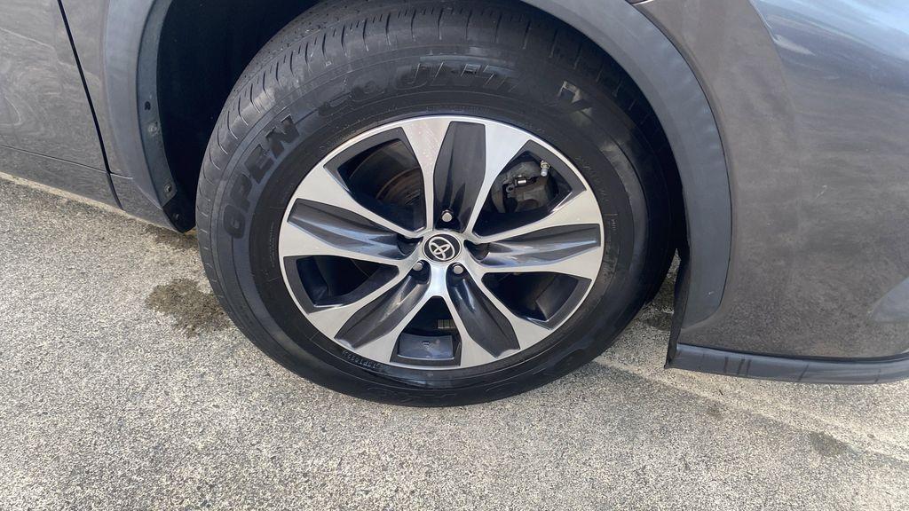 used 2022 Toyota Highlander car, priced at $34,778