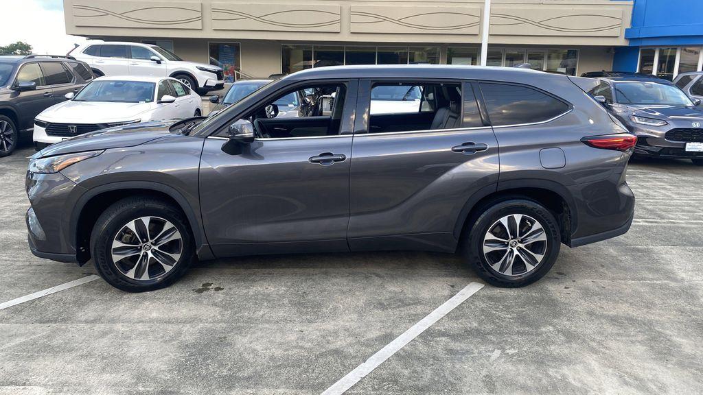 used 2022 Toyota Highlander car, priced at $34,778