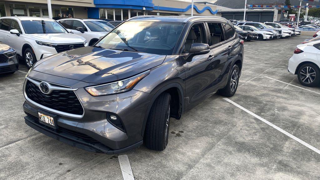 used 2022 Toyota Highlander car, priced at $34,778