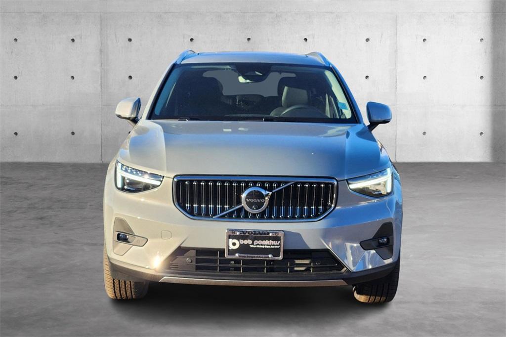 new 2025 Volvo XC40 car, priced at $47,002