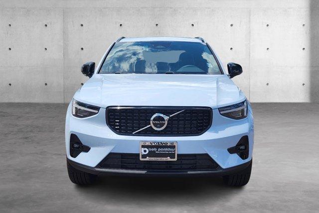 new 2025 Volvo XC40 car, priced at $51,222