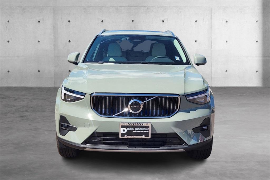 new 2025 Volvo XC40 car, priced at $50,272