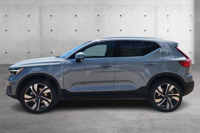 new 2025 Volvo XC40 car, priced at $50,772