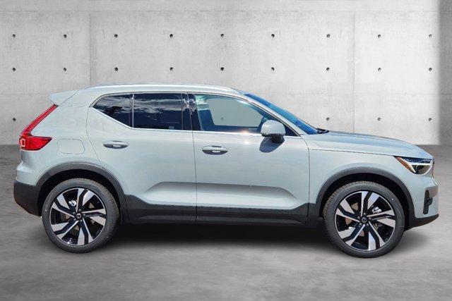 new 2025 Volvo XC40 car, priced at $50,772